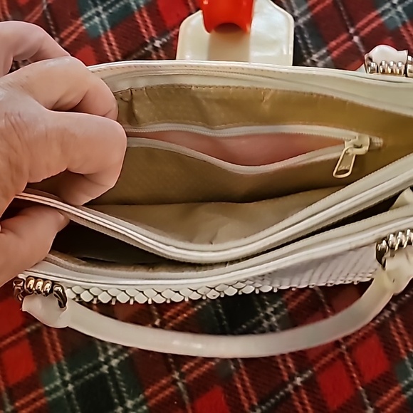 White R Purse - Chain Mail - Picture 8 of 16